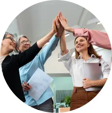Succès d'une collaboration en équipe dans une agence web dynamique