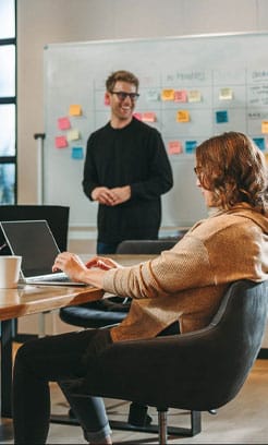 Réunion stratégique autour d'un projet digital dans notre agence web